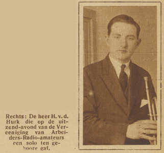 871164 Portret van H. van den Hurk te Utrecht, die als trompettist een solo-optreden had voor de VARA-radio.